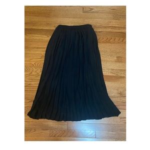 Black Uniqlo Flowy skirt